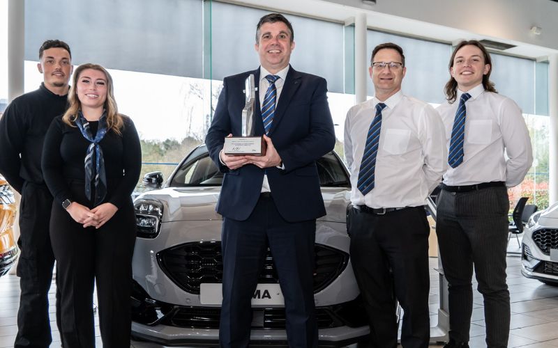 Bristol Street Motors Kings Norton Ford Triumphs With Ford Presidents Award